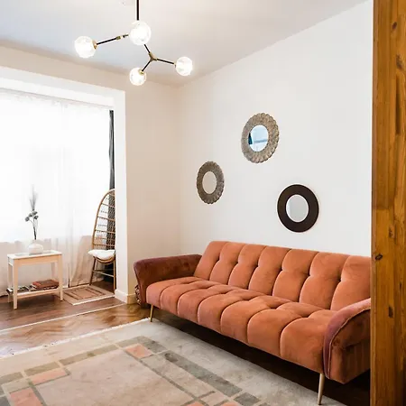 Lara'S Loft-3